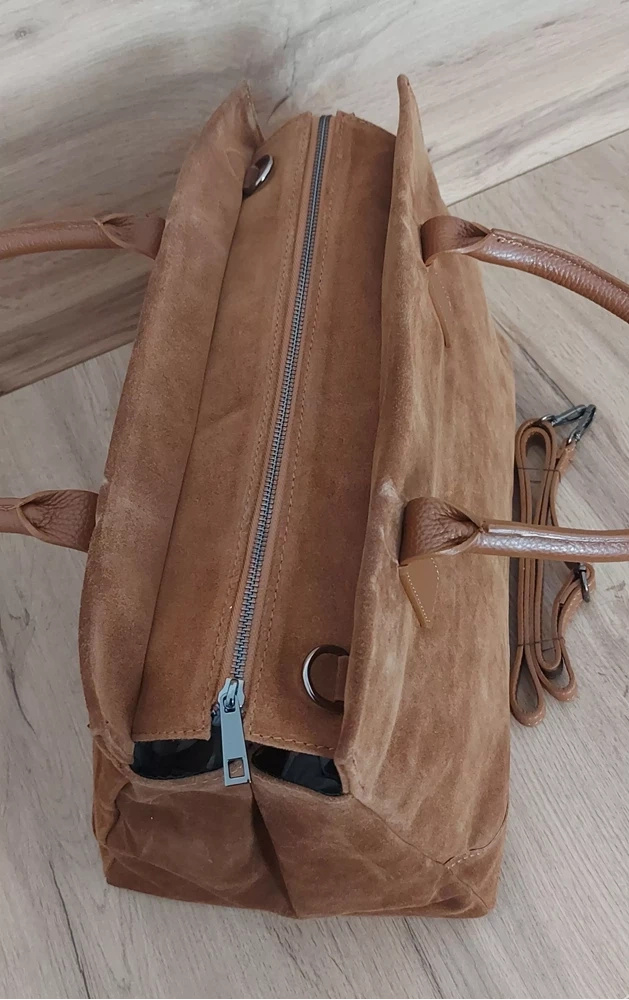 Torba skórzana zamszowa damska VERA PELLE WKXL85C pojemny kuferek A4 camel - wnętrze i organizacja przestrzeni