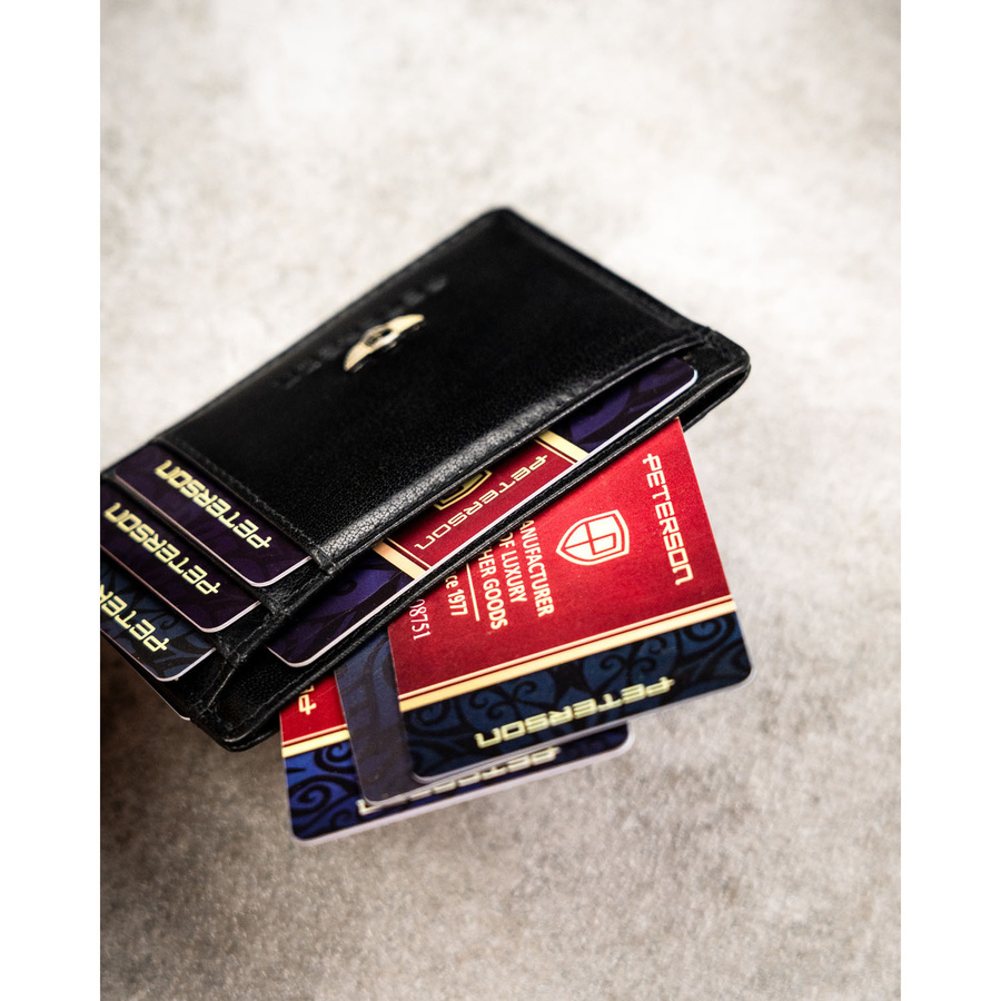 Otwarte czarne etui Peterson CC-224-BMVT z kartami