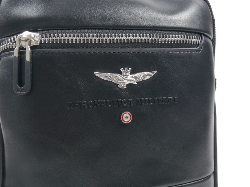 Listonoszka męska ze skóry ekologicznej Aeronautica Militare 562 saszetka czarna - cecha produktu