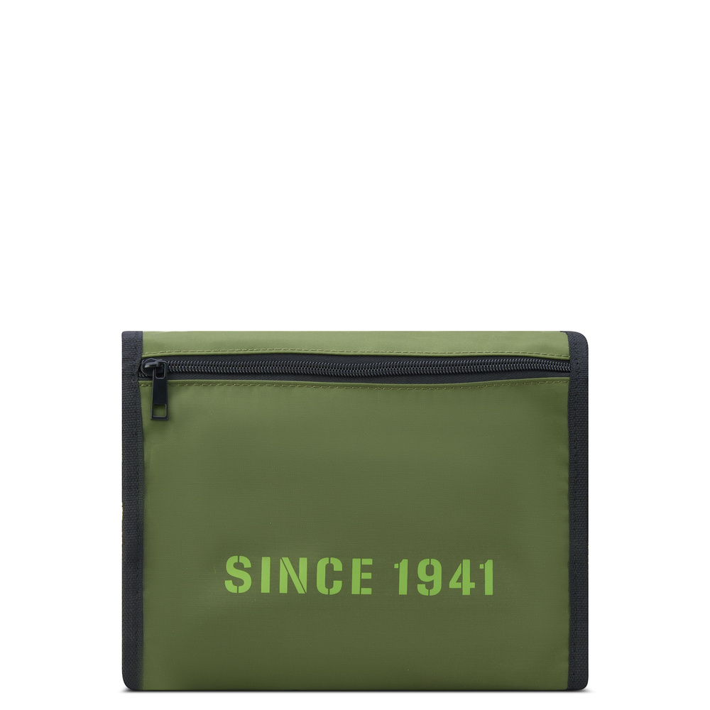 Kosmetyczka podróżna z materiału unisex Jeep Delsey wisząca zielona - widok po zawieszeniu