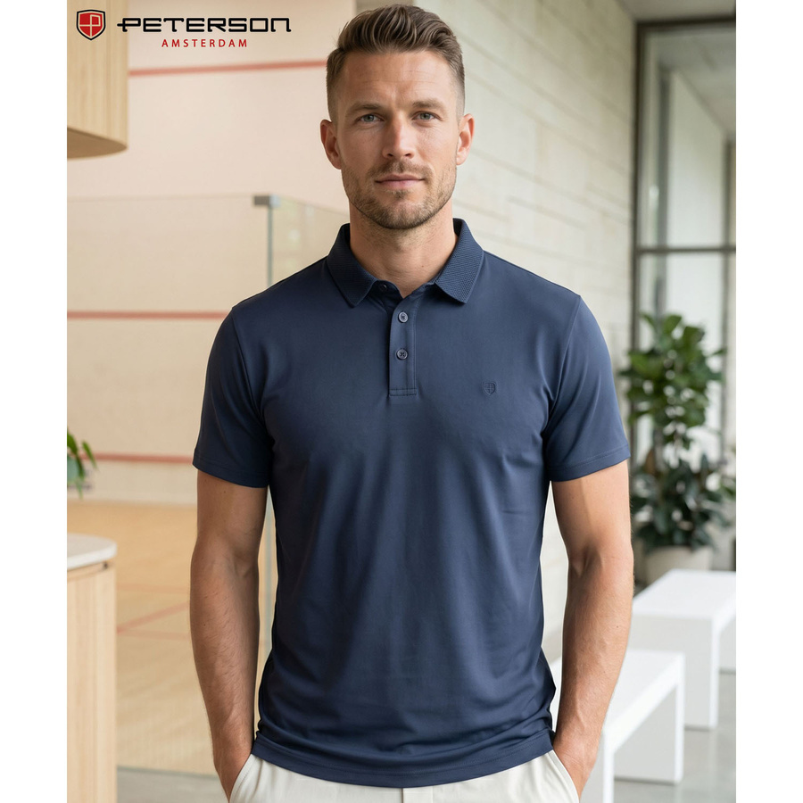Niebieska koszulka polo Peterson KPY na modelu