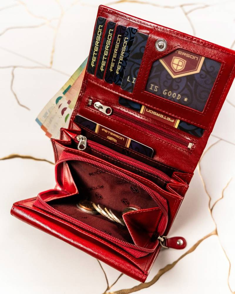 Otwarty czerwony portfel Peterson SET-D-02-KCS z kartami i bilonem