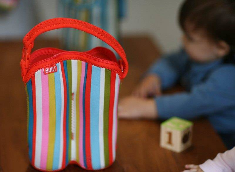 Torba termiczna neoprenowa unisex BUILT Bottle Buddy podwójna kolorowa - kolorowy wzór i detale