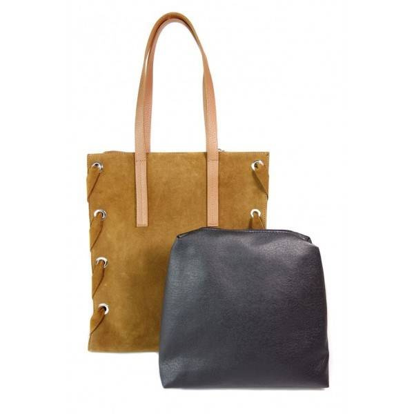 Torebka skórzana zamszowa damska Vera Pelle WK745C shopper bag A4 camel - prezentacja pojemności i formatu A4