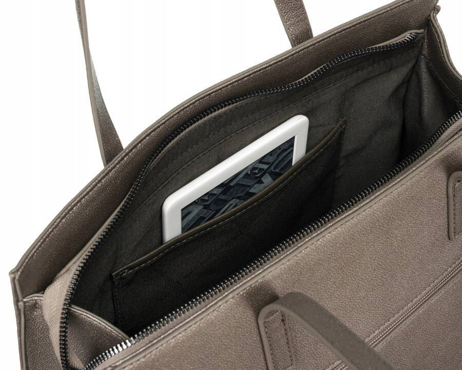 Wnętrze srebrnego shoppera David Jones CH21081 z tabletem