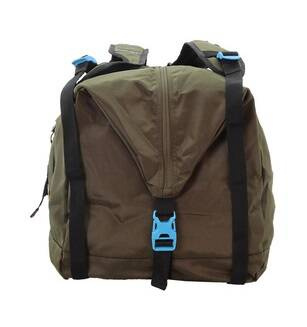 Torba Discovery Icon 731 khaki z boku, z szelkami i niebieską klamrą na pasku