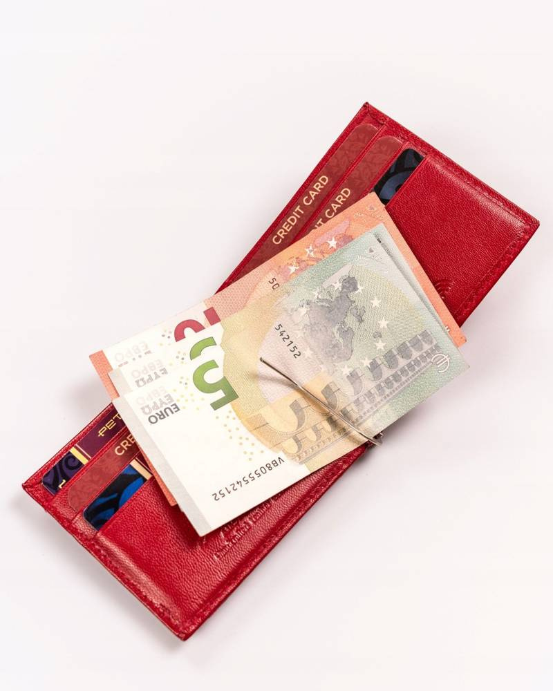 Czerwony portfel damski Peterson RD-250-GCL z banknotami w klipsie