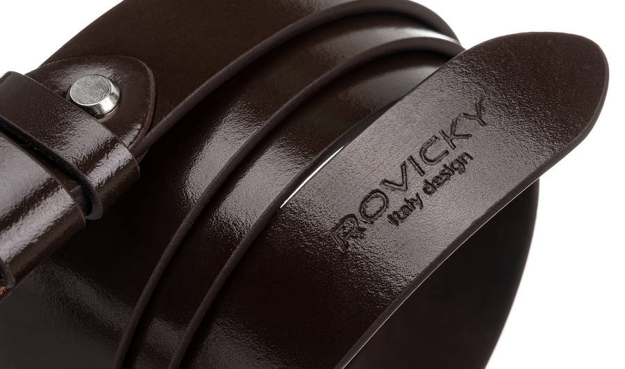 Zbliżenie na tłoczone logo brązowego paska Rovicky PLW-R-1