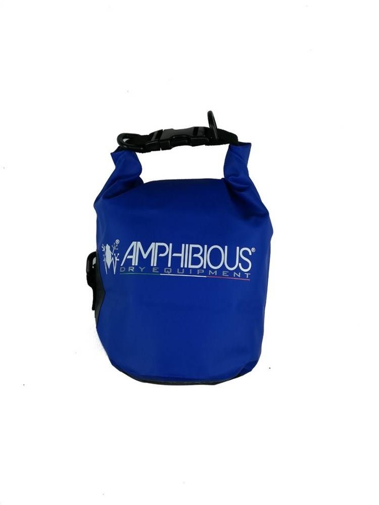Niebieski worek wodoodporny Amphibious Tube 3L z logo i zwiniętym górnym brzegiem spiętym klamrą