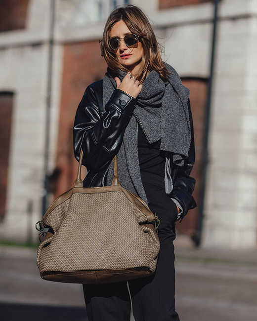 Wnętrze beżowej shopperki MARCO MAZZINI v258b - komora główna i kieszenie