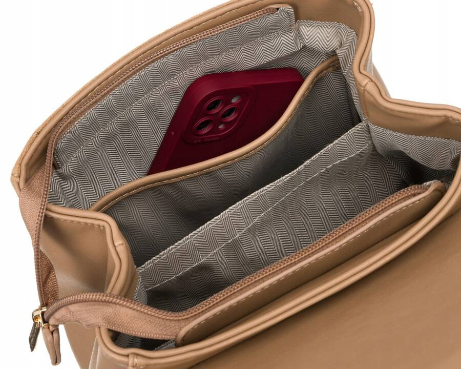Wnętrze ciemnobeżowego plecaka Peterson PLEC-ALE-1 z dwiema komorami
