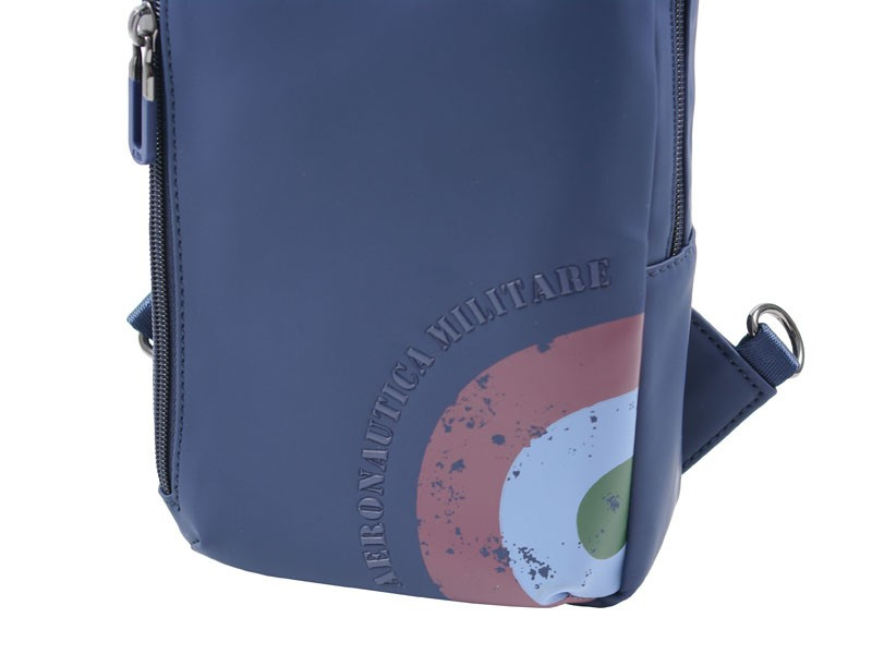 Plecak na jedno ramię z tkaniny unisex Aeronautica Militare Runway crossbody niebieski - cecha produktu