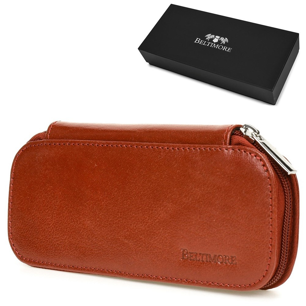Brązowy piórnik Beltimore J05, etui, w tle pudełko Beltimore