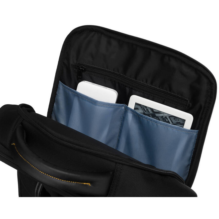 Otwarta komora czarnego plecaka Peterson FK08 z laptopem