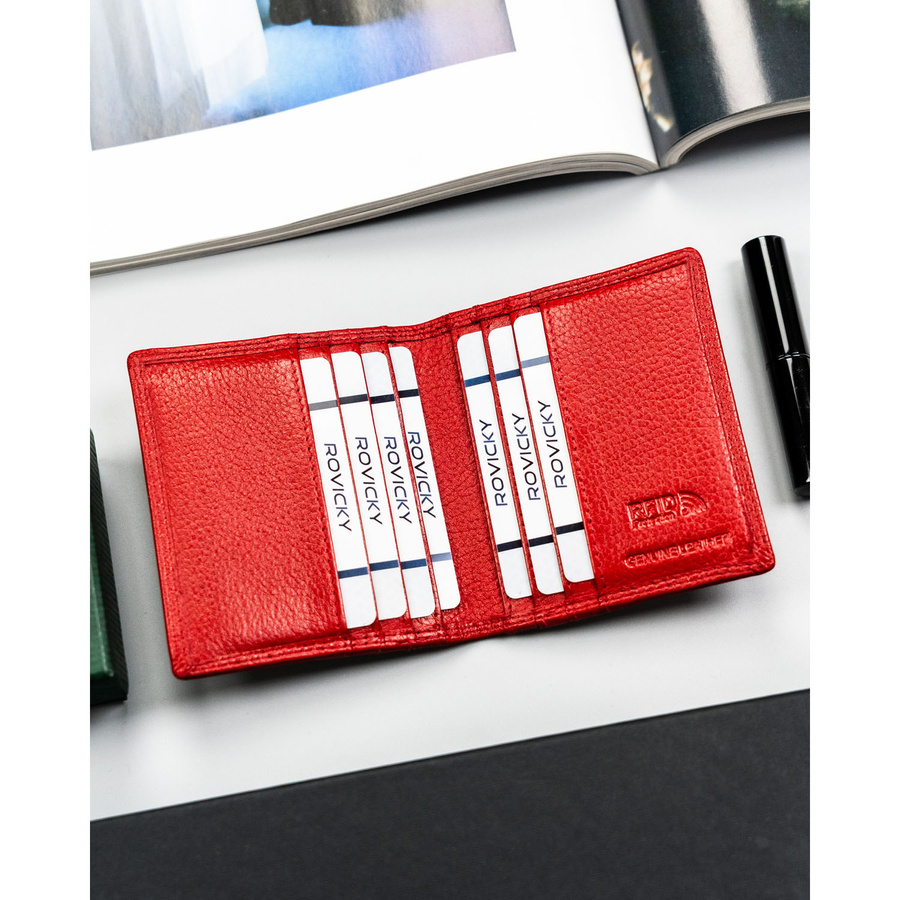 Otwarte czerwone etui 4U Cavaldi CW1015-NDM z kartami