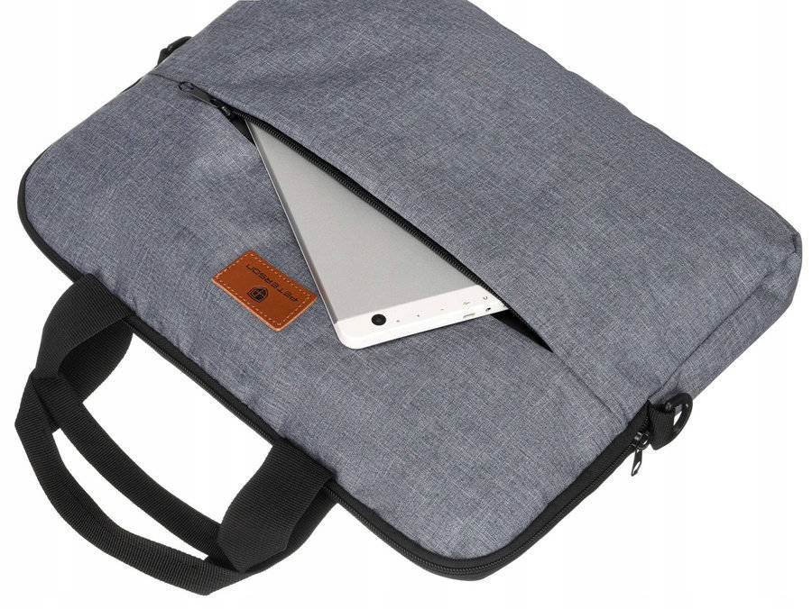 Laptop wsuwany do szarej torby Peterson GBP-17