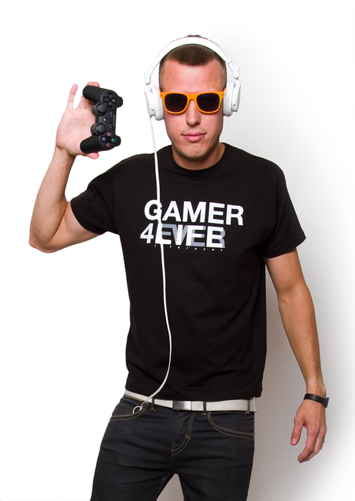 Czarna koszulka z nadrukiem Gamer 4 Life, model z padem w uniesionej ręce
