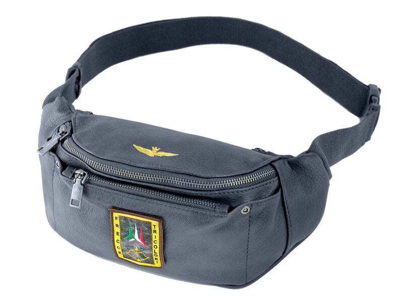 Saszetka biodrówka nerka torba przez ramię granatowa - Aeronautica Militare PILOT - widok frontu z logo