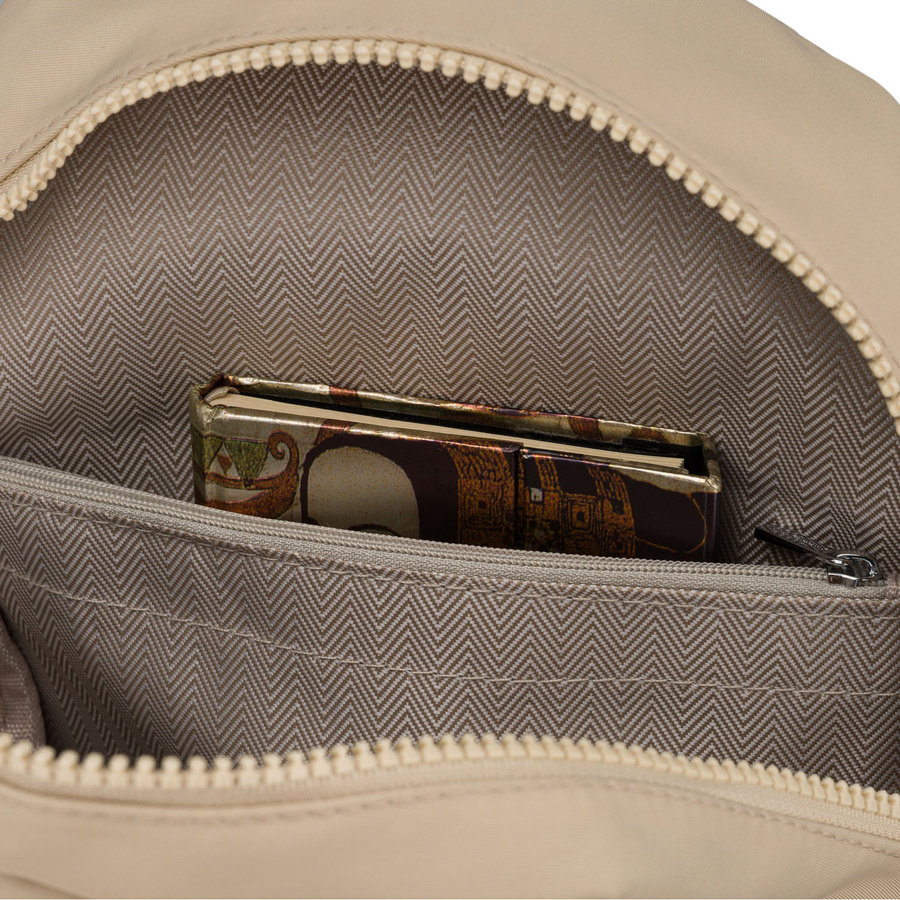 Wnętrze ecru plecaka Peterson CPY-07 z portfelem
