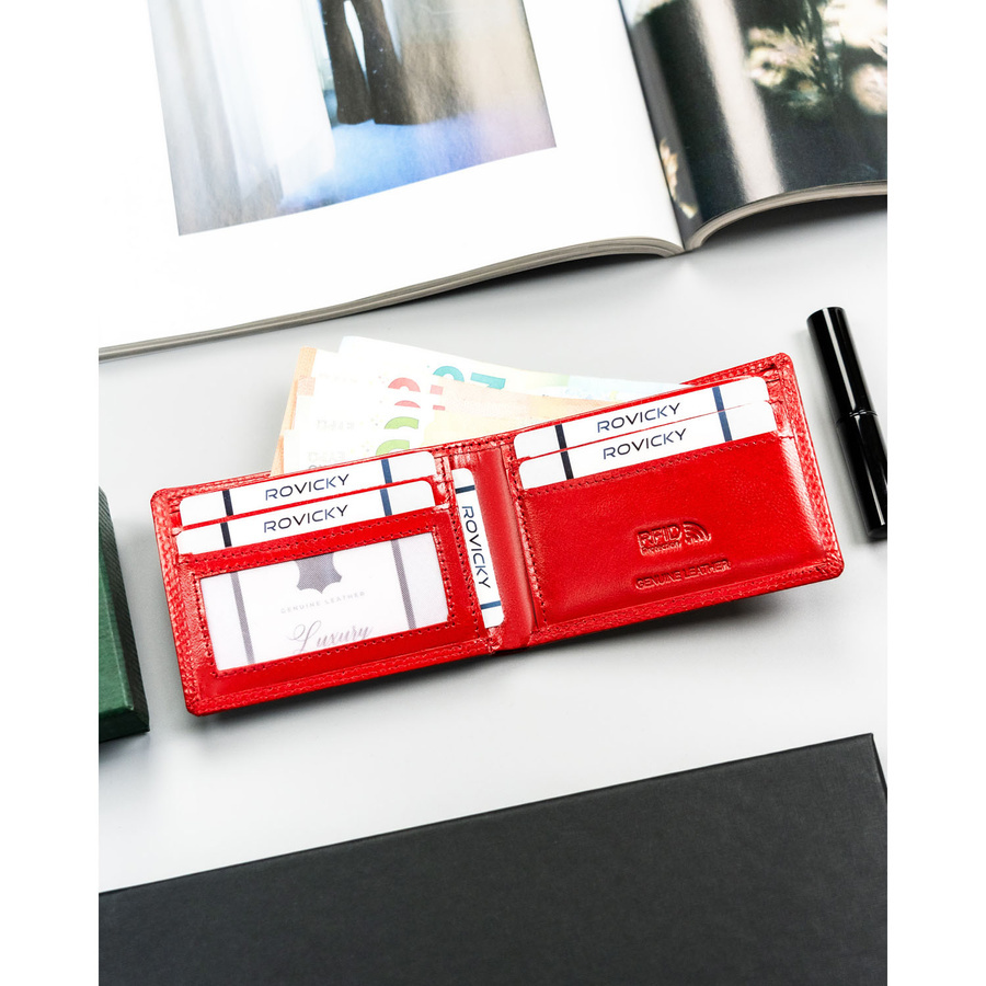 Czerwone etui 4U Cavaldi CW1017-LGV otwarte, z kartami