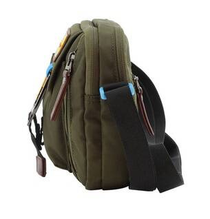 Torba Discovery Icon 713 khaki z boku, z czarnym paskiem na ramię i dwoma zamkami błyskawicznymi