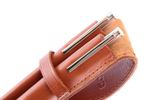 Piórnik skórzany unisex VOOC P17 etui na długopisy Vintage jucht koniak brąz - widok wnętrza i pojemności