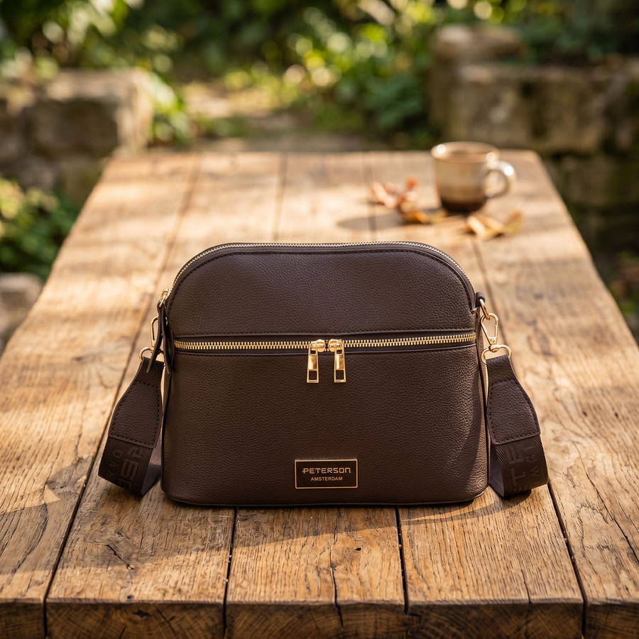 Torebka ze skóry ekologicznej damska Peterson JK6-08 listonoszka crossbody mała brązowa - całość stylizacji i proporcje