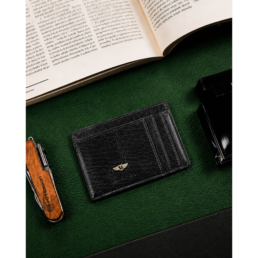 Etui z naturalnej skóry unisex Peterson CC-224 na karty i dokumenty małe czarne - faktura naturalnej skóry z bliska