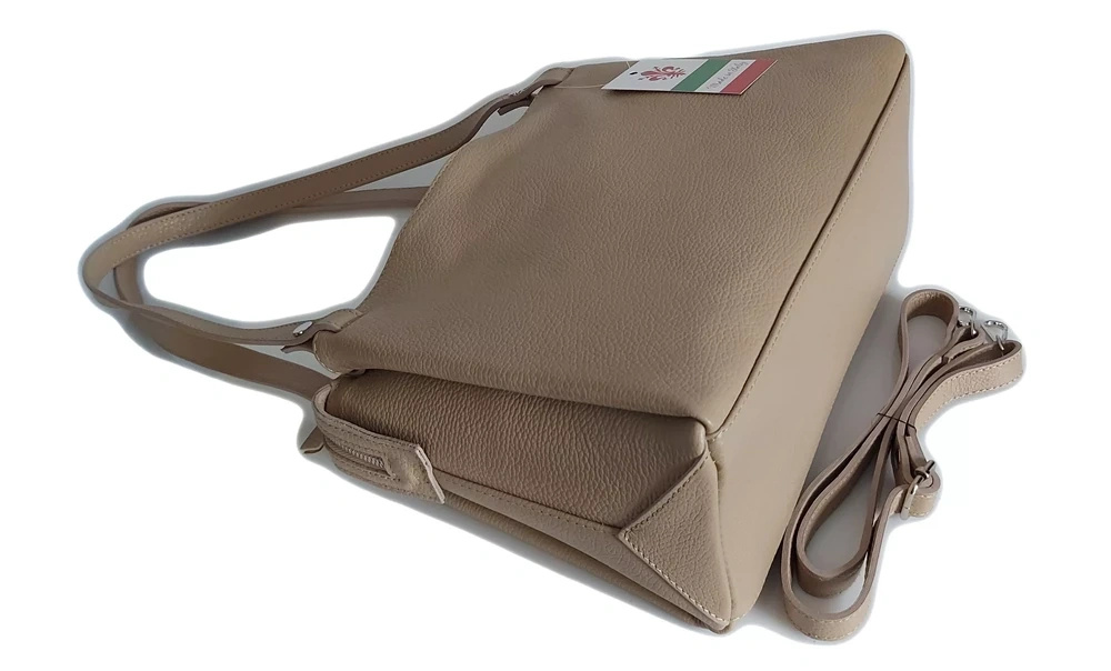 Torebka skórzana damska Vera Pelle LB35T klasyczna na ramię beżowa - ergonomiczny pasek i profil boczny
