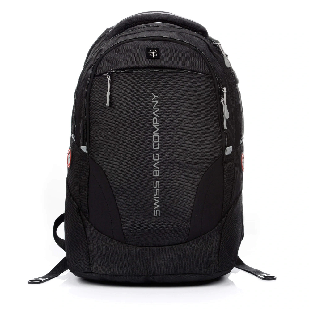 Czarny plecak SwissBags SB109 od przodu, z pionowym napisem Swiss Bag Company i kieszenią na zamek błyskawiczny