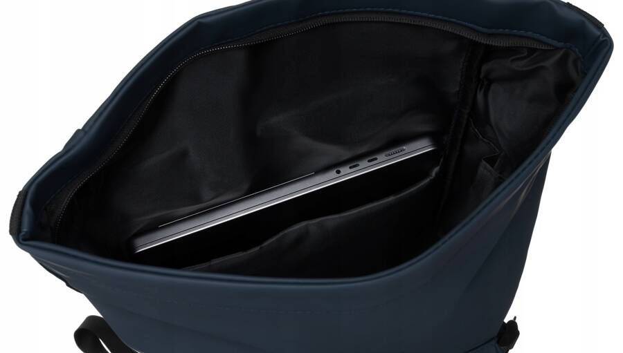 Laptop w komorze granatowego plecaka Peterson NAIROBI