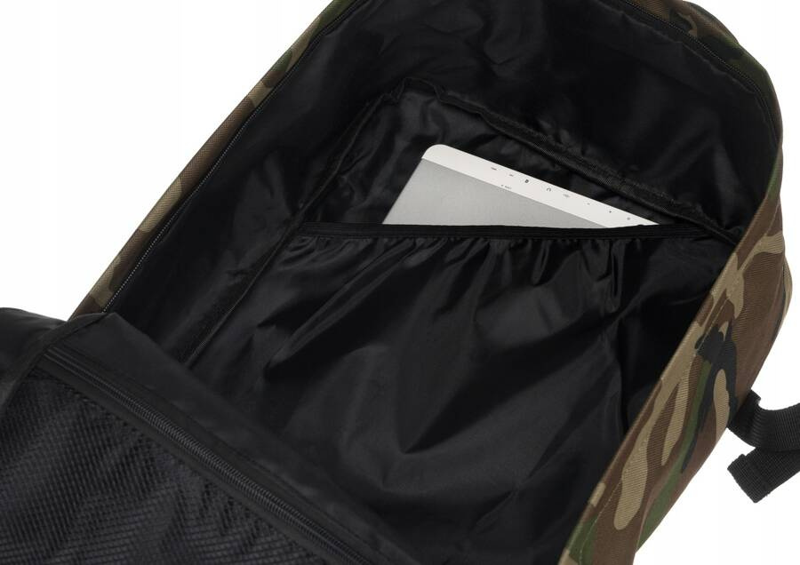 Wnętrze zielonego plecaka moro Rovicky z kieszenią na laptopa