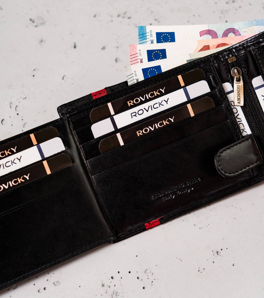 Otwarty czarny portfel Rovicky N992-RVTP z kartami i banknotami