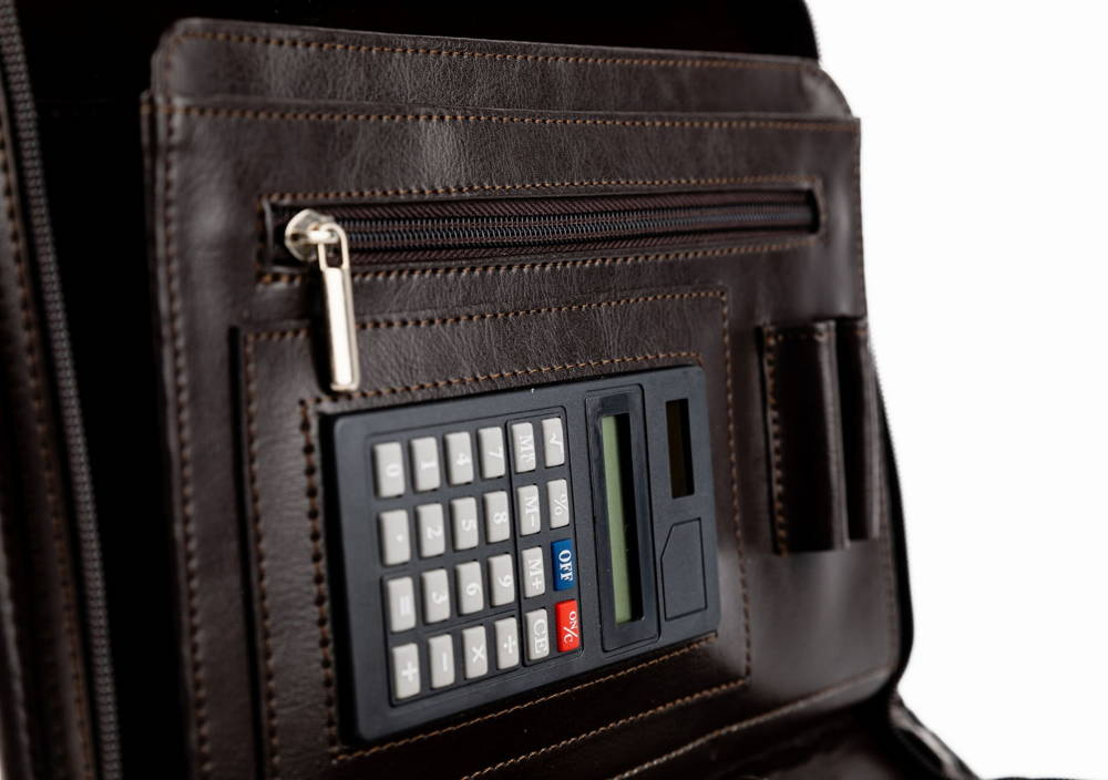 Biwuar z eko skóry unisex Tizano BW10 aktówka z kalkulatorem A5 czekoladowa - wnętrze i organizacja przestrzeni