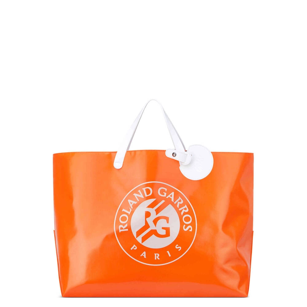 Pomarańczowa torba plażowa Delsey Croisiere z logo Roland Garros i białą okrągłą zawieszką przy uchwycie