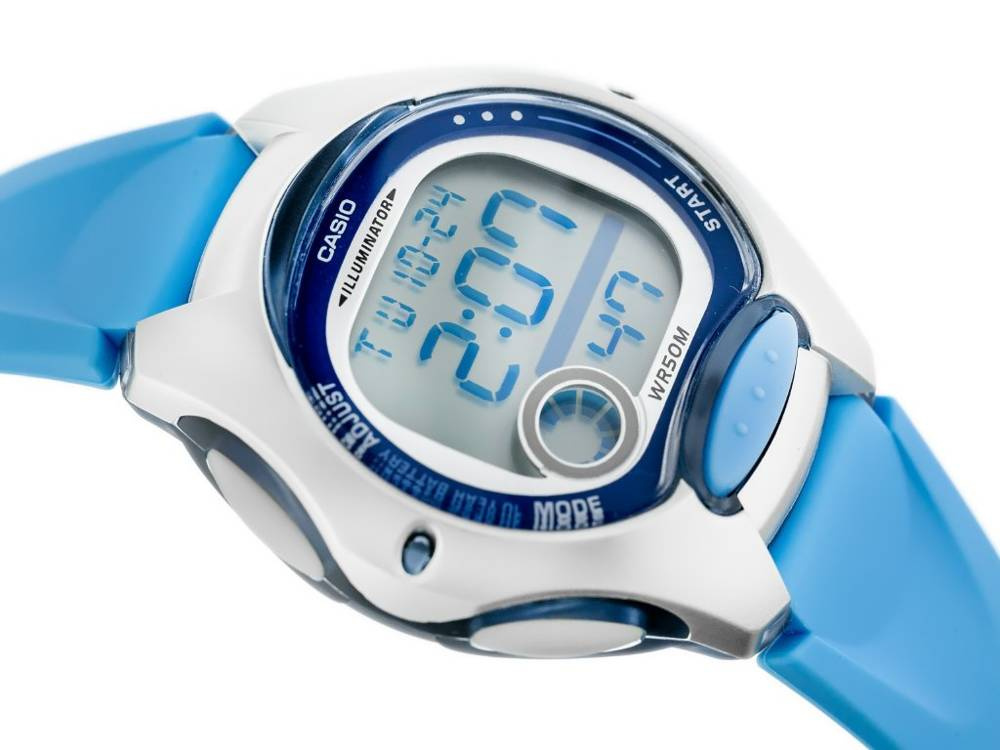 Niebiesko-srebrny zegarek dla dzieci Casio LW-200-2BVDF - zbliżenie wyświetlacza z boku