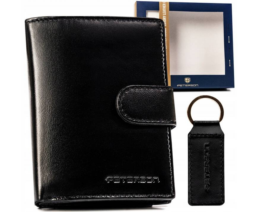 Czarny portfel męski Peterson SET-M-1542L-KCS z zapinką i skórzanym brelokiem