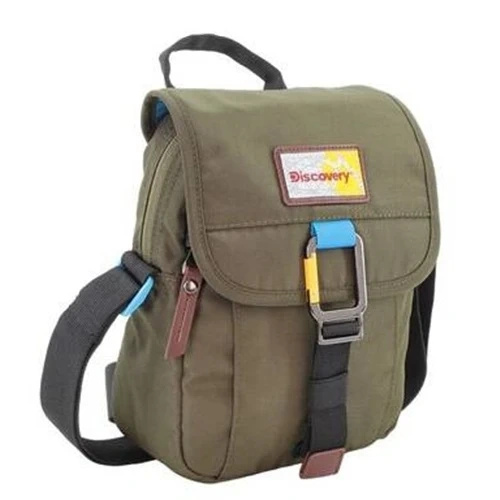 Torba Discovery Icon 711 khaki pod kątem, z naszywką Discovery na klapie i paskiem na ramię