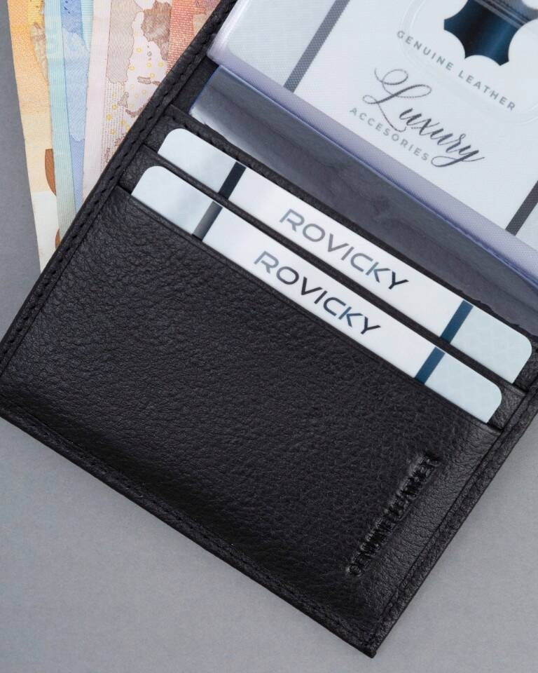 Karty w otwartym czarnym etui 4U Cavaldi TW-04-PDM-BP