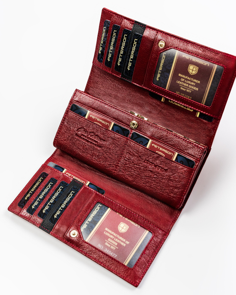 Otwarty czerwono-czarny portfel Peterson PL-490 z dokumentem