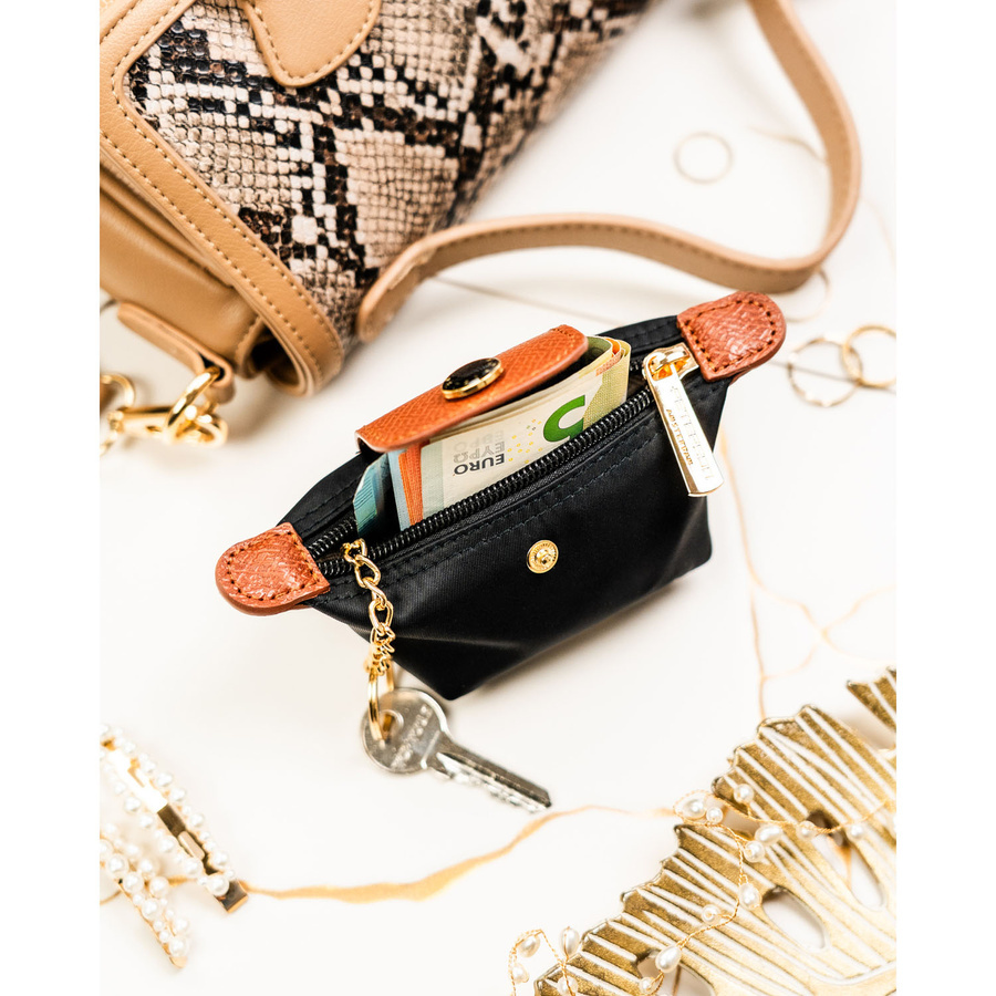 Otwarte czarne etui Peterson CKY-01 z kluczami