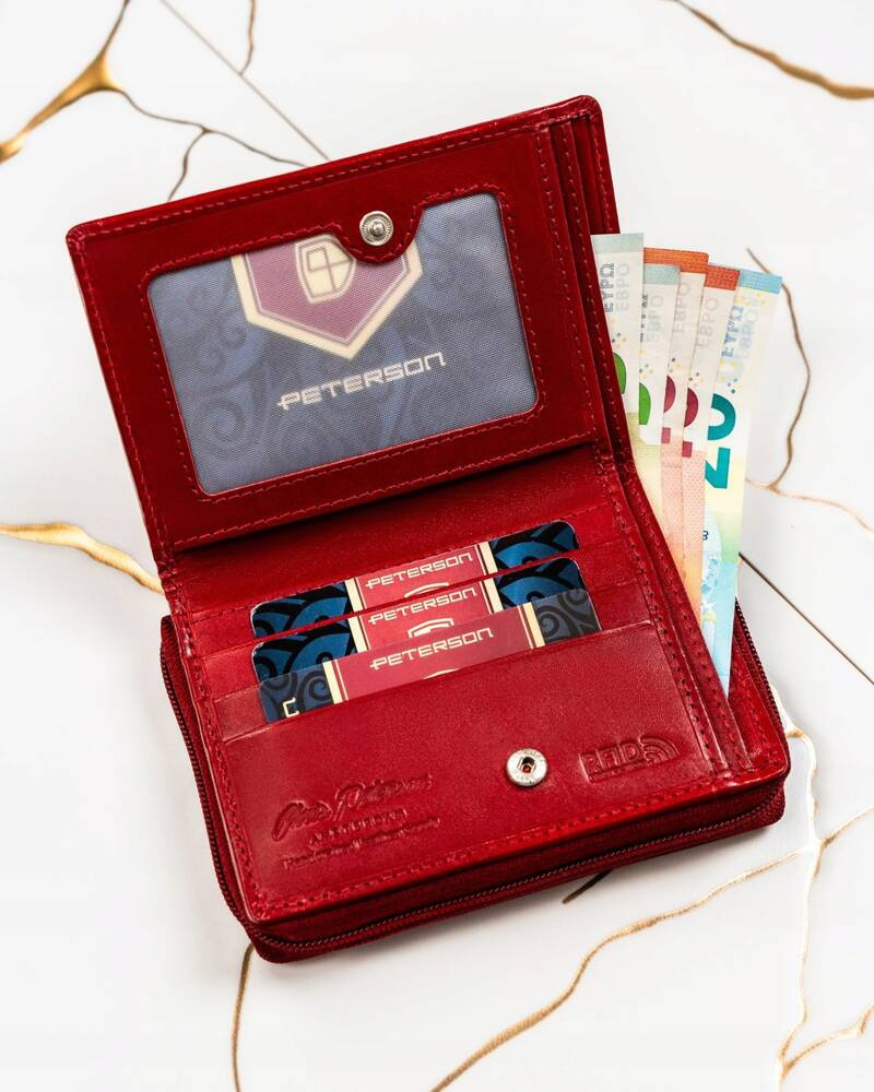 Otwarty czerwony portfel Peterson SET-D-67-KCS z kartami