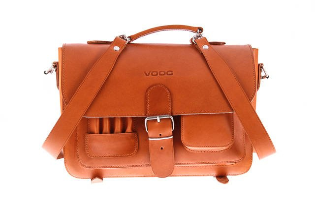 Teczka skórzana jucht unisex VOOC P13 aktówka z funkcją plecaka A4 brązowa - detale i zapięcie