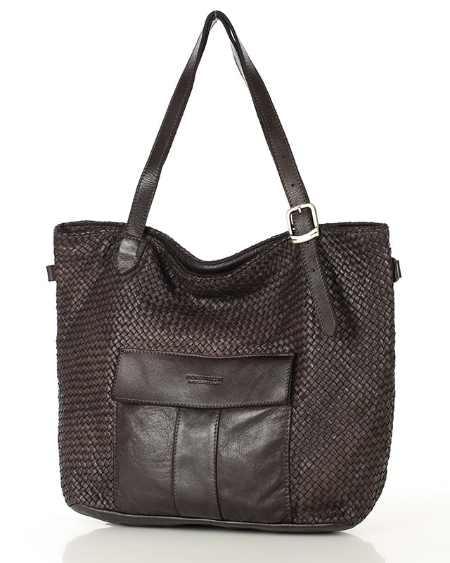 Wnętrze plecionej shopperki ze skóry – kieszenie i suwak