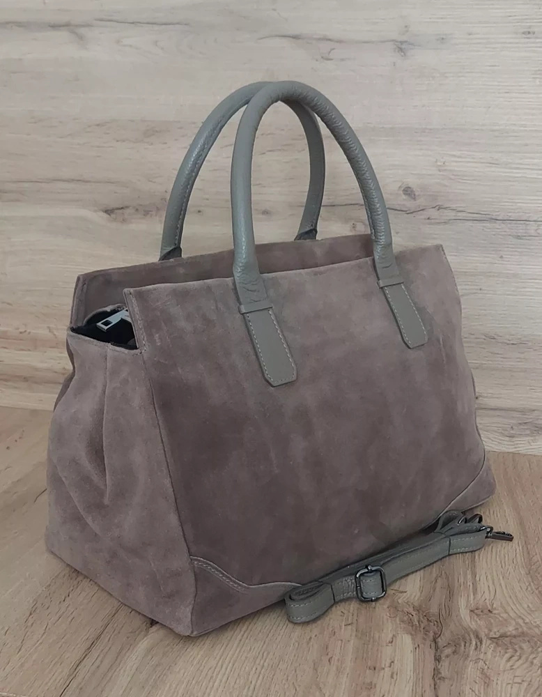 Torba skórzana zamszowa damska Vera Pelle WKXL85T kuferek pojemny A4 beżowa - cecha produktu