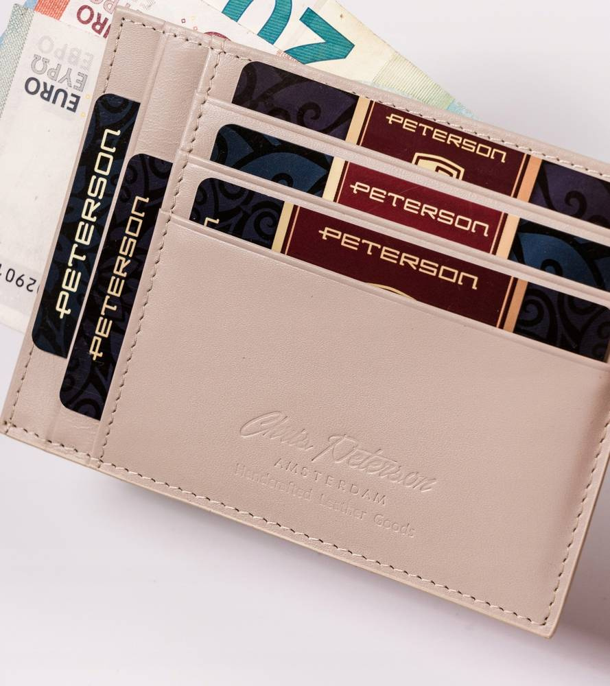 Etui Peterson CAW22722 w kolorze ecru z kartami i banknotami