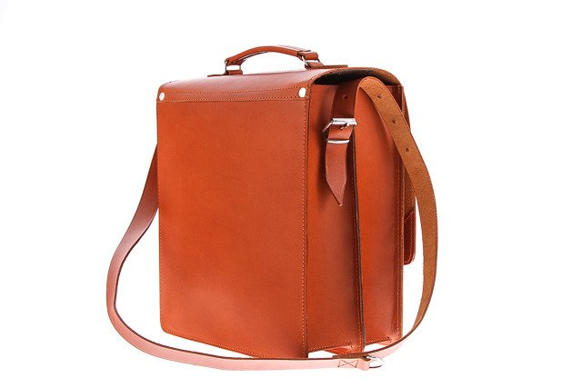 Torba skórzana juchtowa unisex VOOC P37 listonoszka raportówka A4 koniakowa - cecha produktu