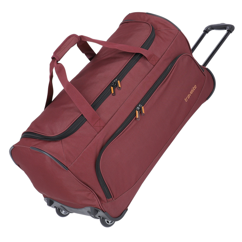 Bordowa torba Travelite Basics 89 l na kółkach, ujęta z góry pod kątem, z wysuniętym uchwytem teleskopowym