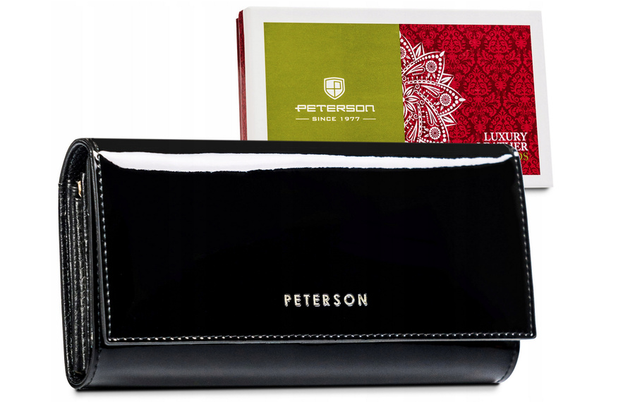 Czarny lakierowany portfel damski Peterson BC-490 z napisem marki
