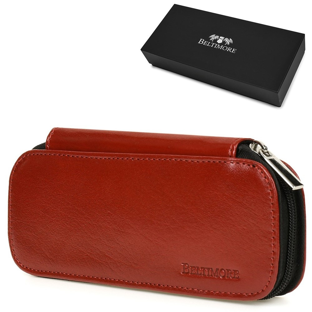 Czerwony piórnik Beltimore J05, etui, w tle pudełko Beltimore